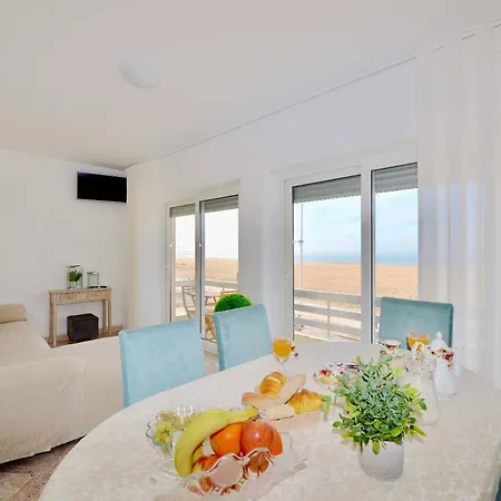 Apartman Stone's Throw - Front Line In *