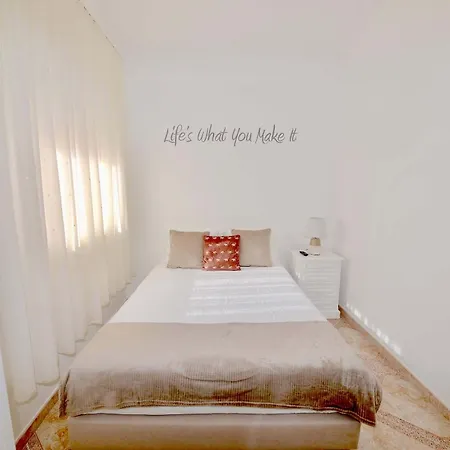 Stone's Throw - Front Line In Apartman Nazaré
