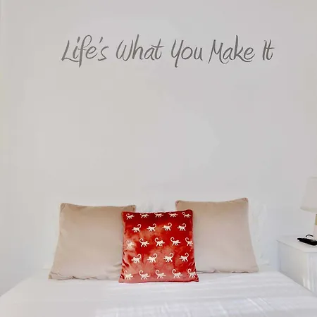 Stone's Throw - Front Line In Apartman Nazaré